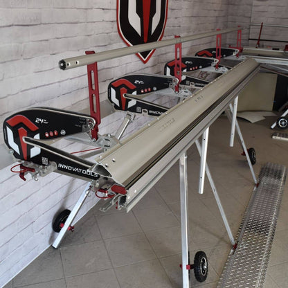 Innovatools bending brake with stabilizing platform and closed hinge